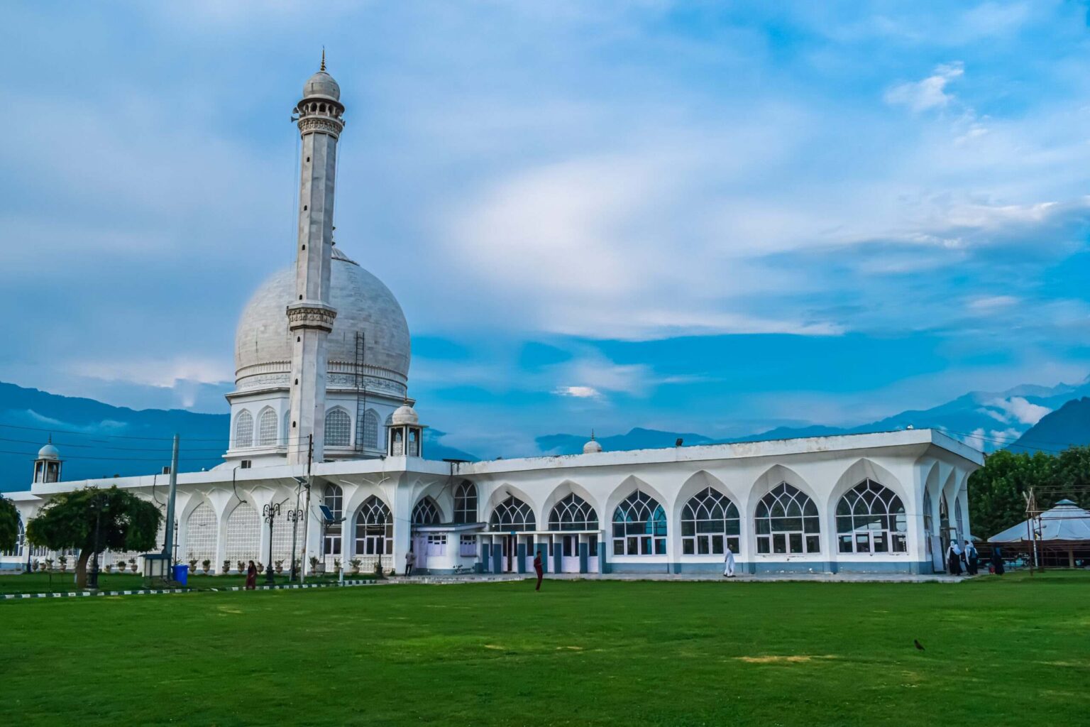 14-fascinating-facts-about-hazratbal-shrine-1694871690-1536×1024 14-fascinating-facts-about-hazratbal-shrine-1694871690-1536x1024